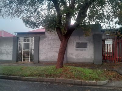House For Sale in Ormonde, Johannesburg